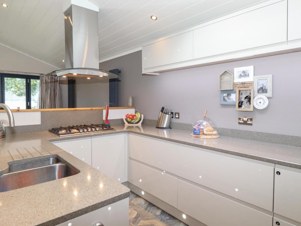 Loubi'S Lakeside Lodge Windermere Buitenkant foto